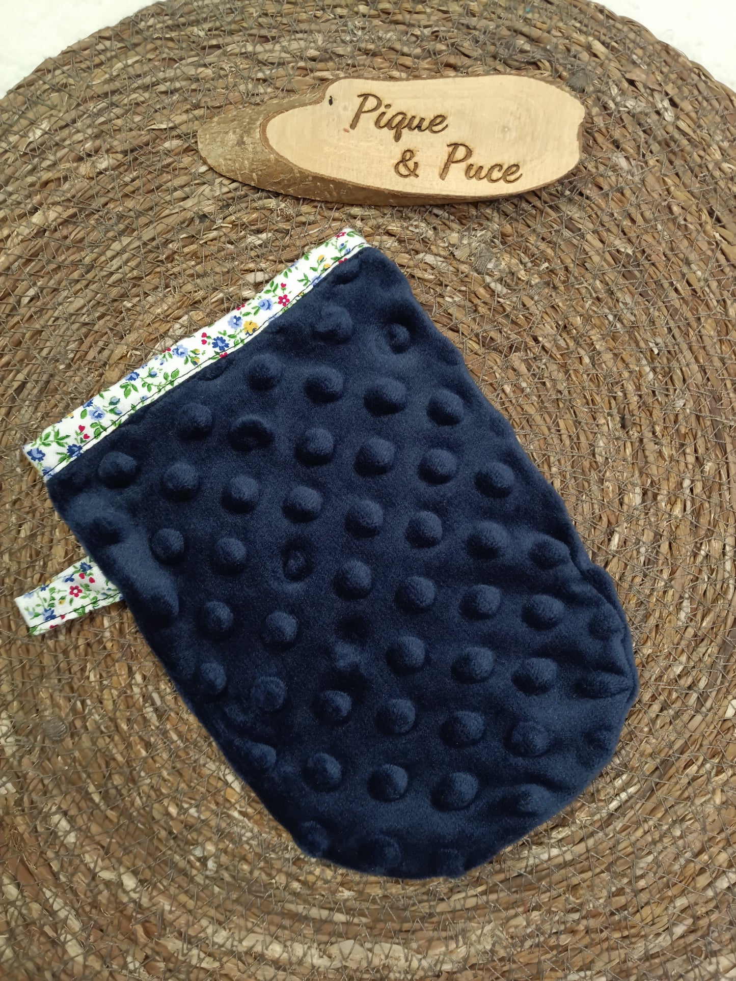 Gant démaquillant magique