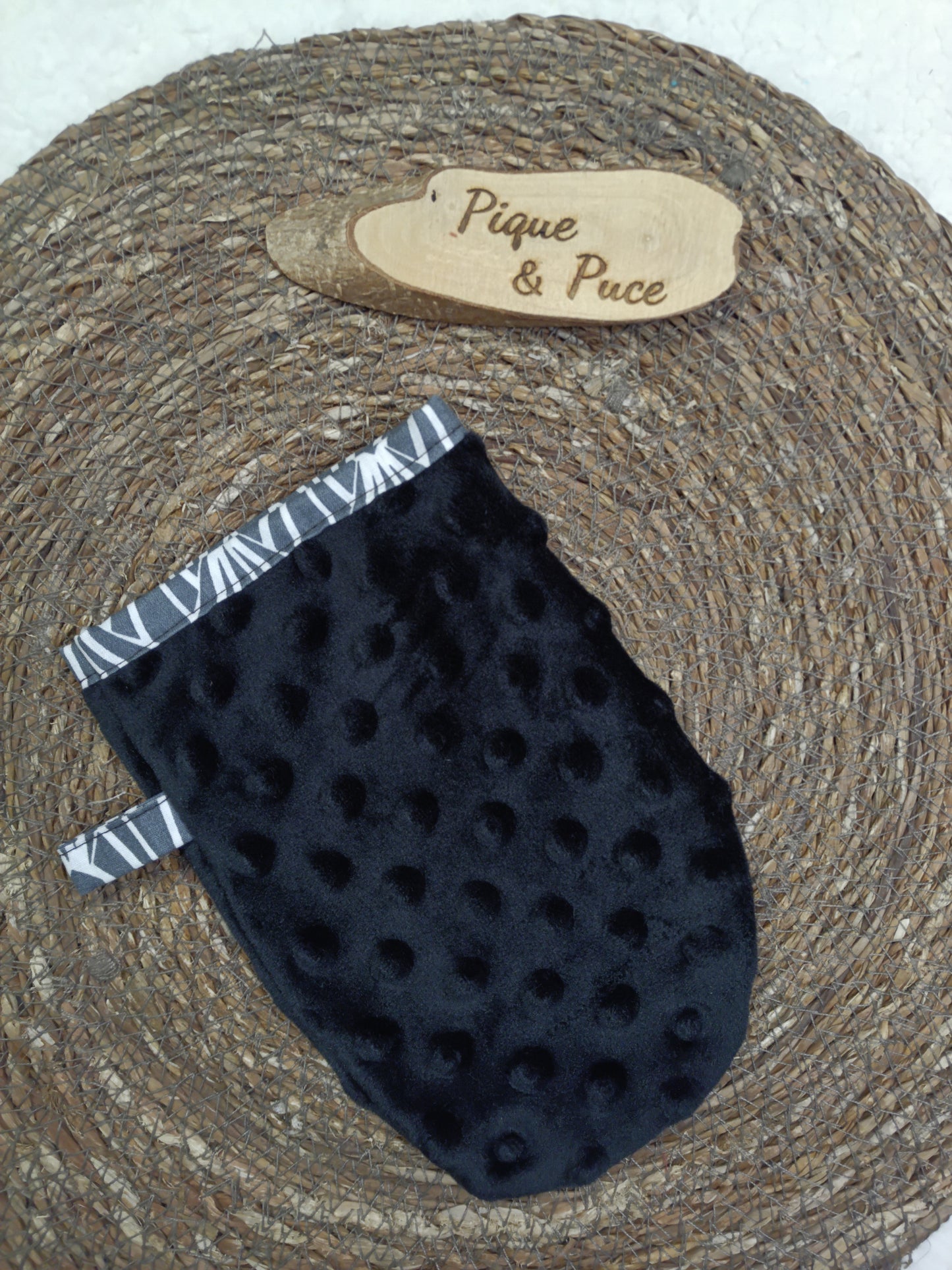 Gant démaquillant magique