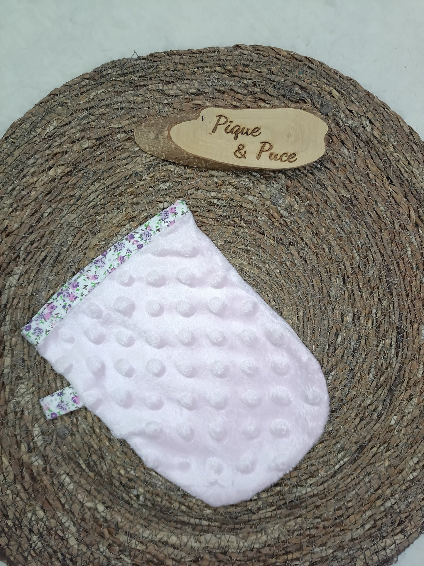 Gant démaquillant magique