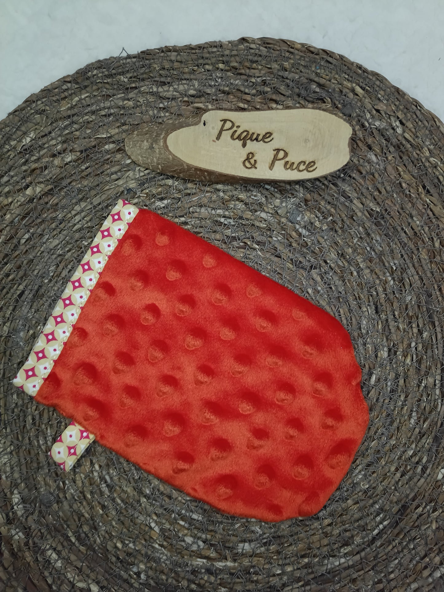 Gant démaquillant magique