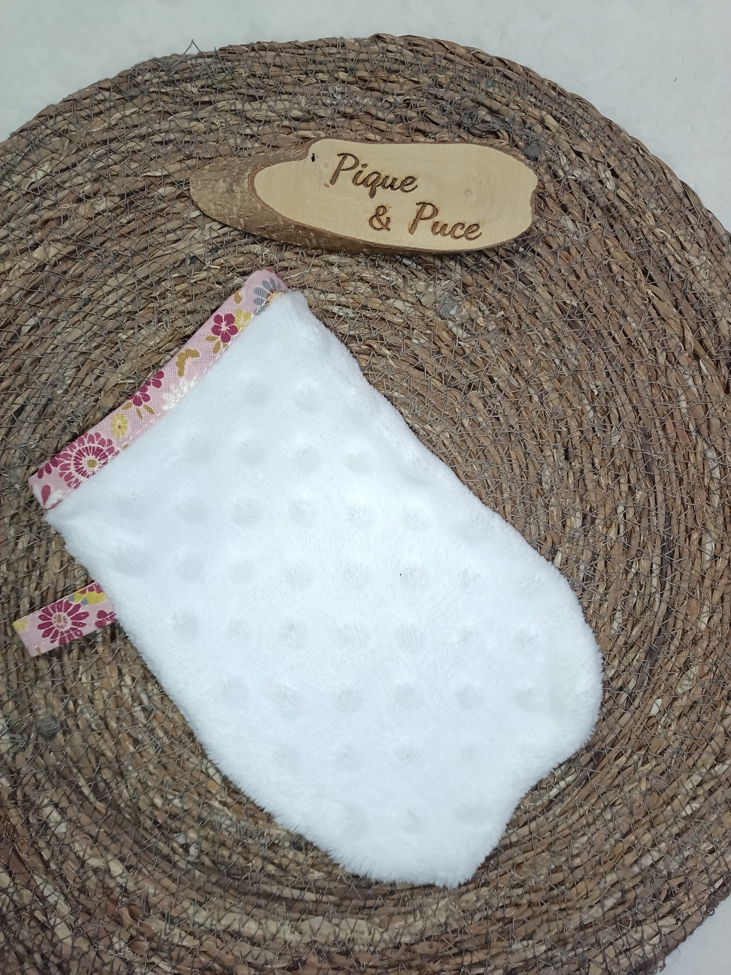 Gant démaquillant magique