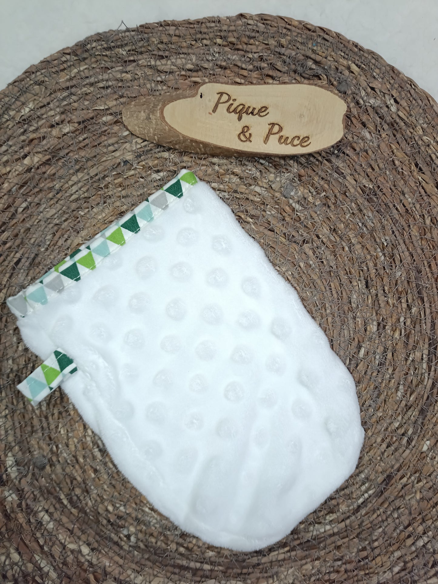 Gant démaquillant magique