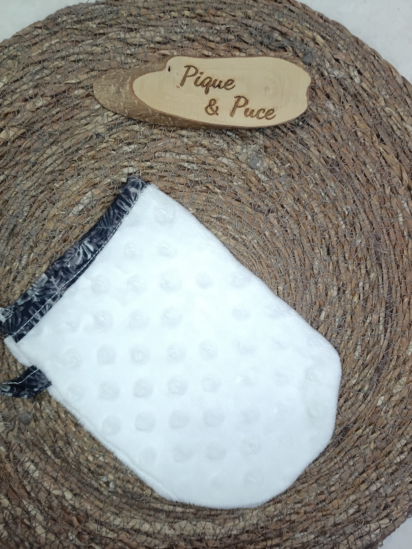 Gant démaquillant magique