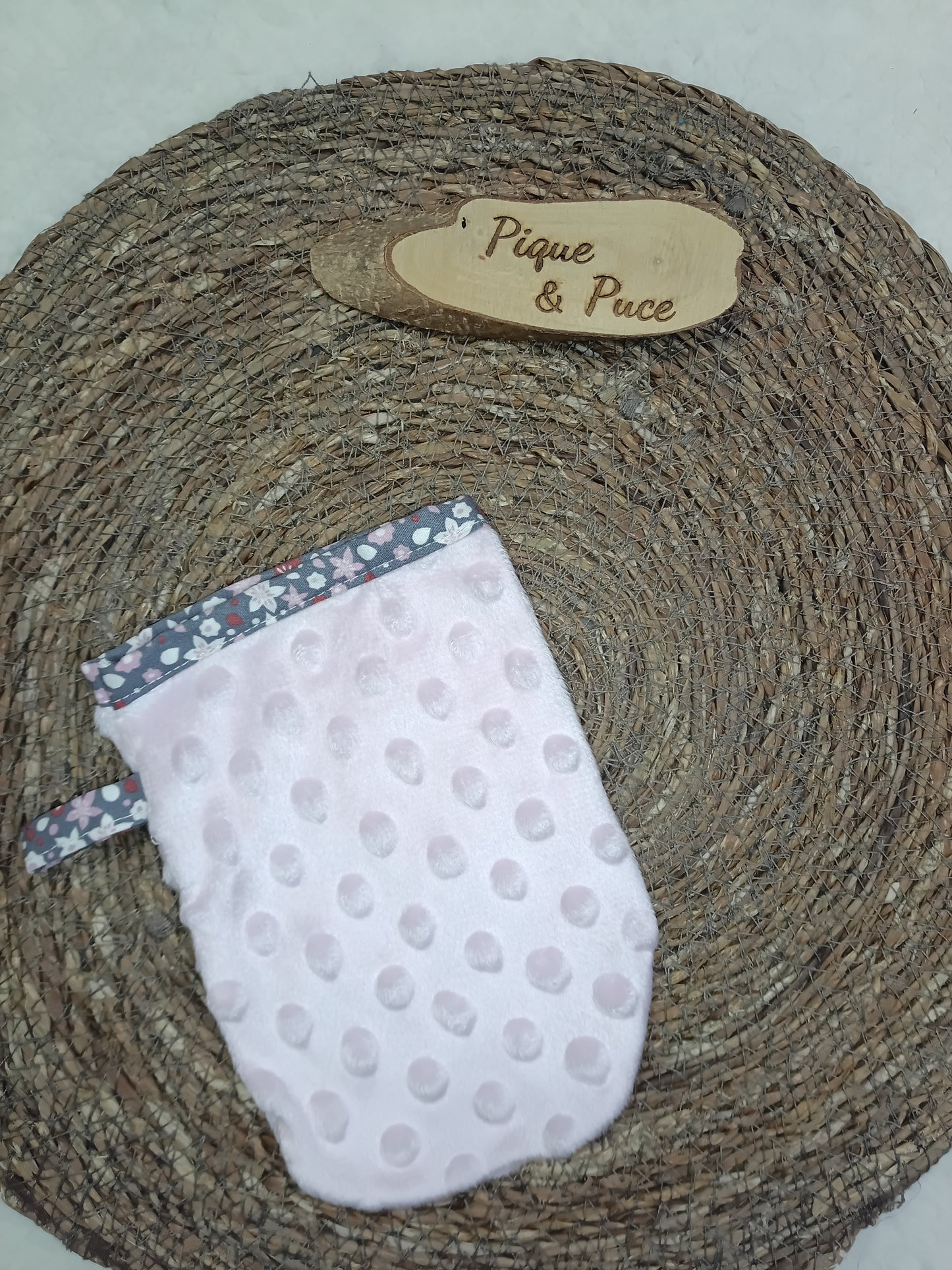 Gant démaquillant magique