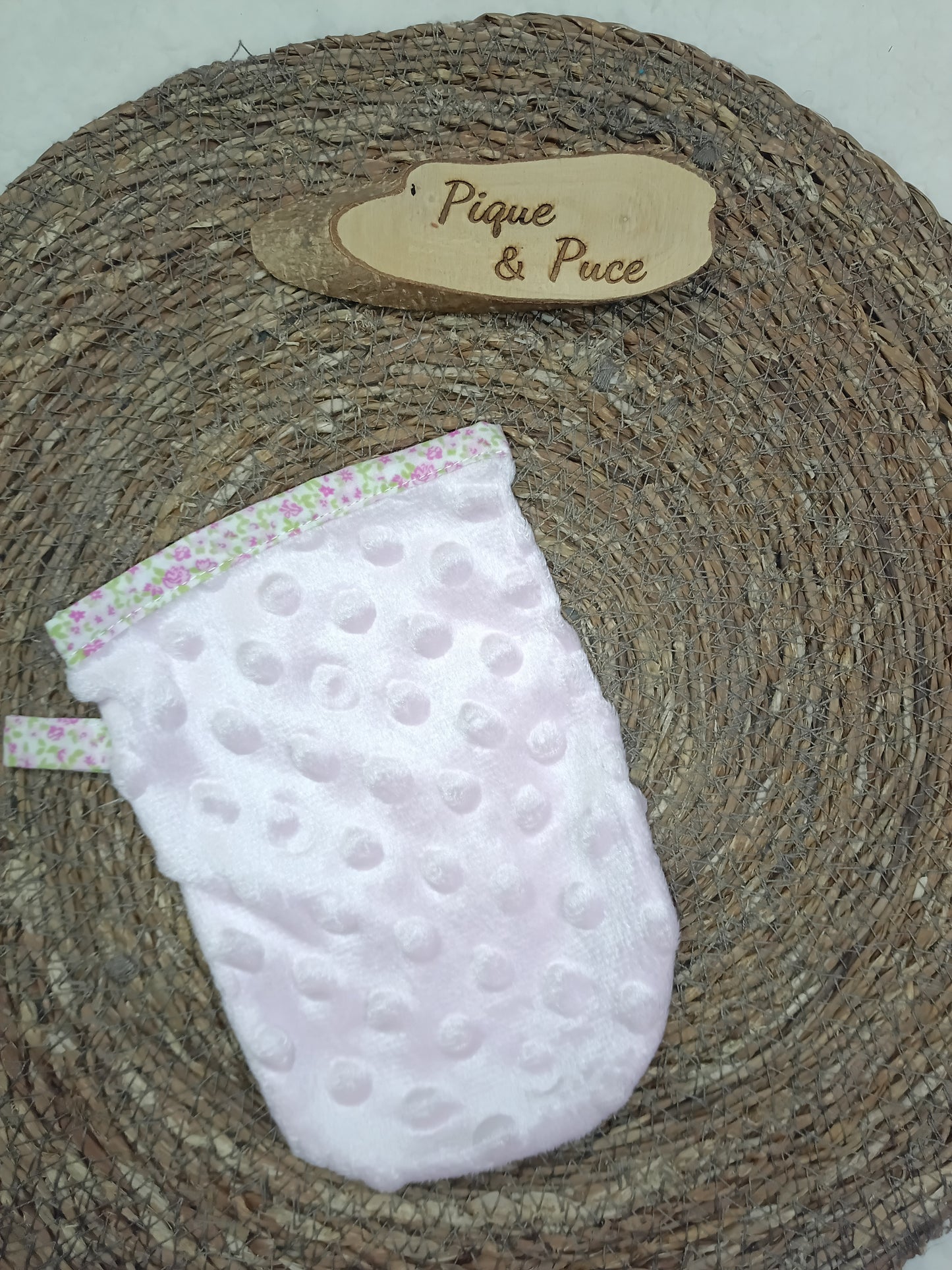 Gant démaquillant magique