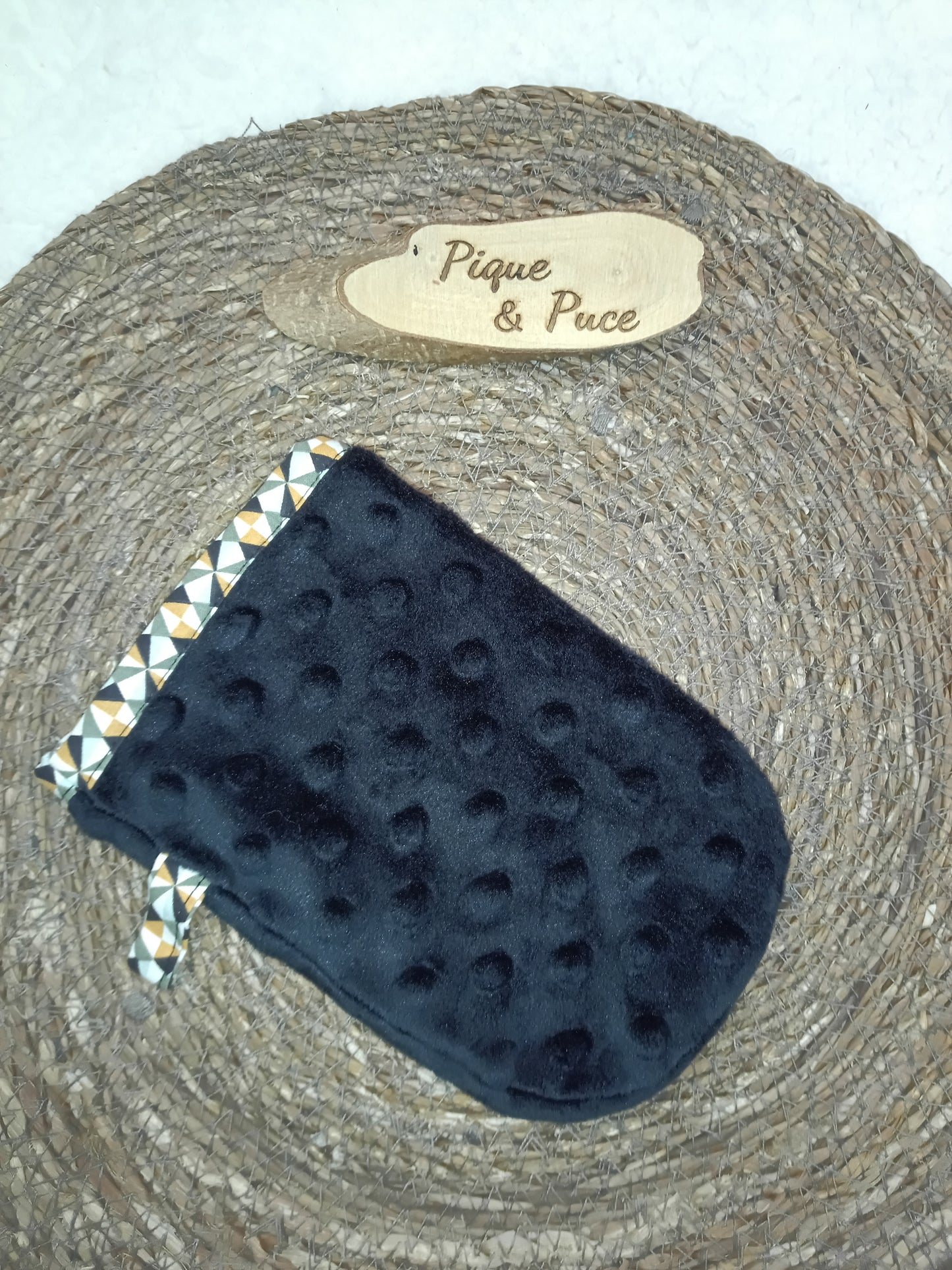 Gant démaquillant magique