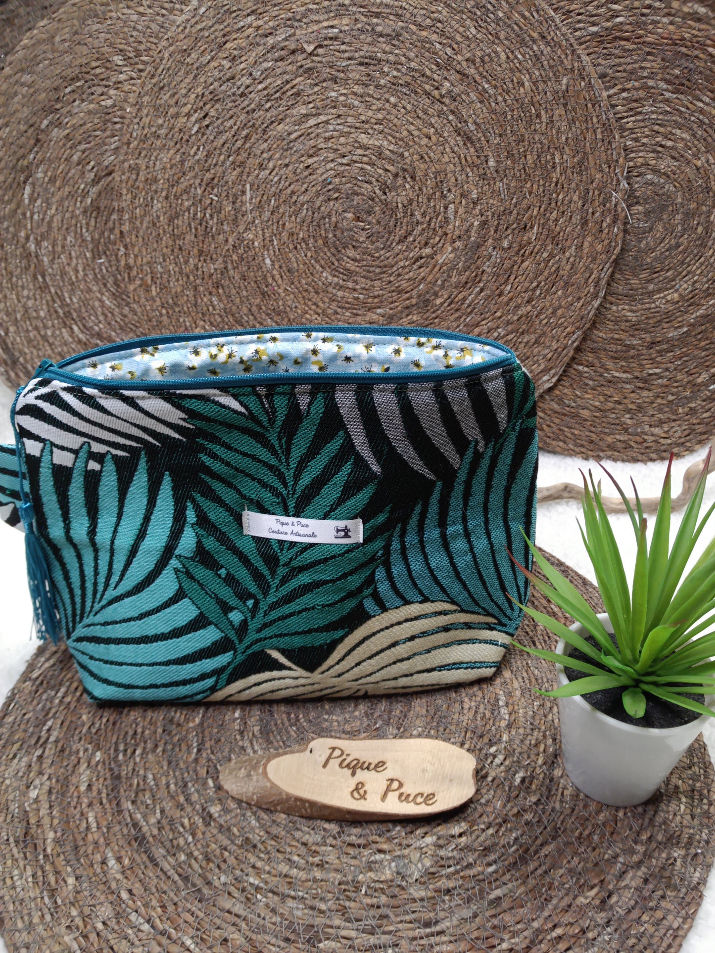 Trousse de toilette triangle