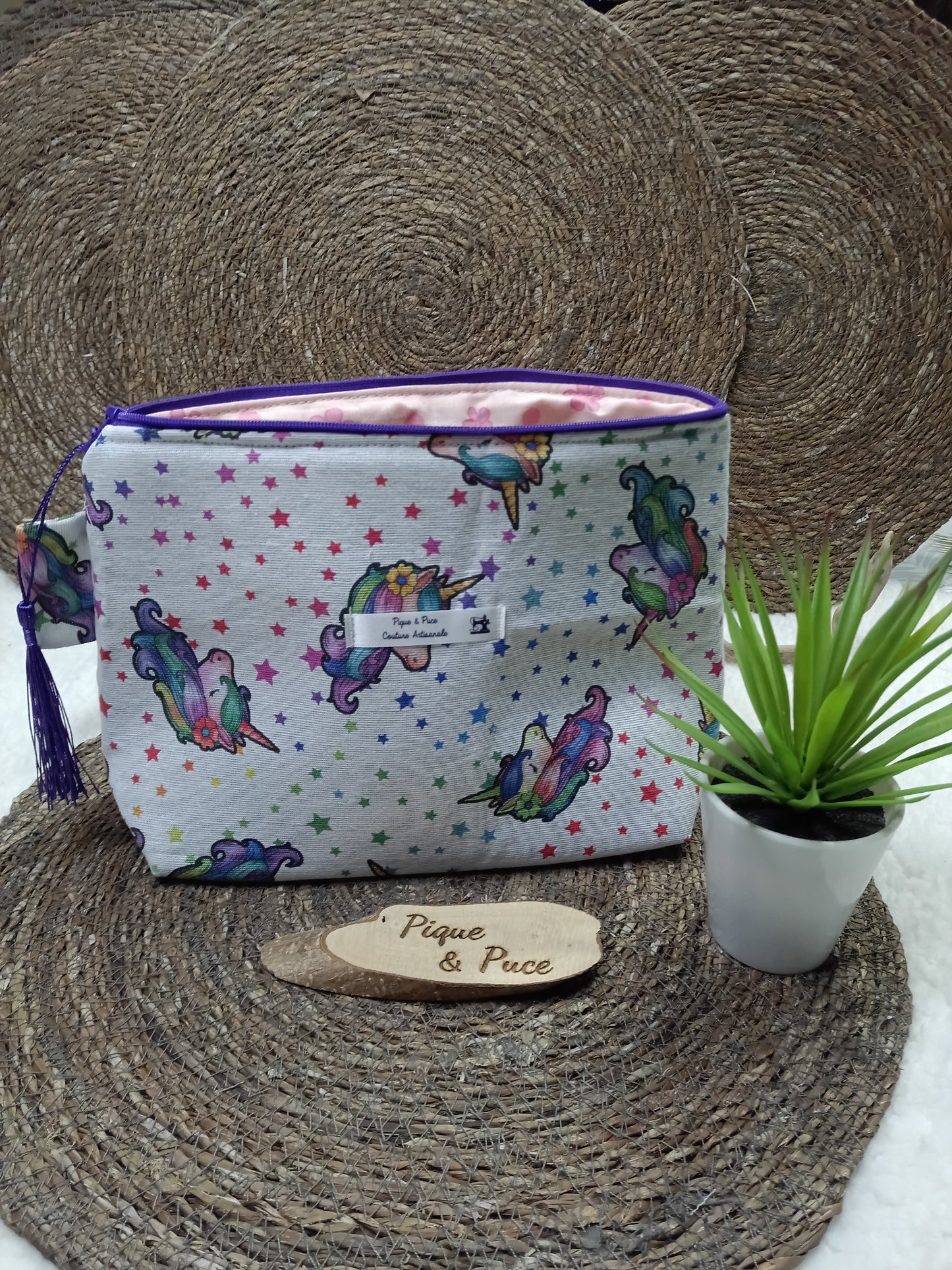 Trousse de toilette triangle