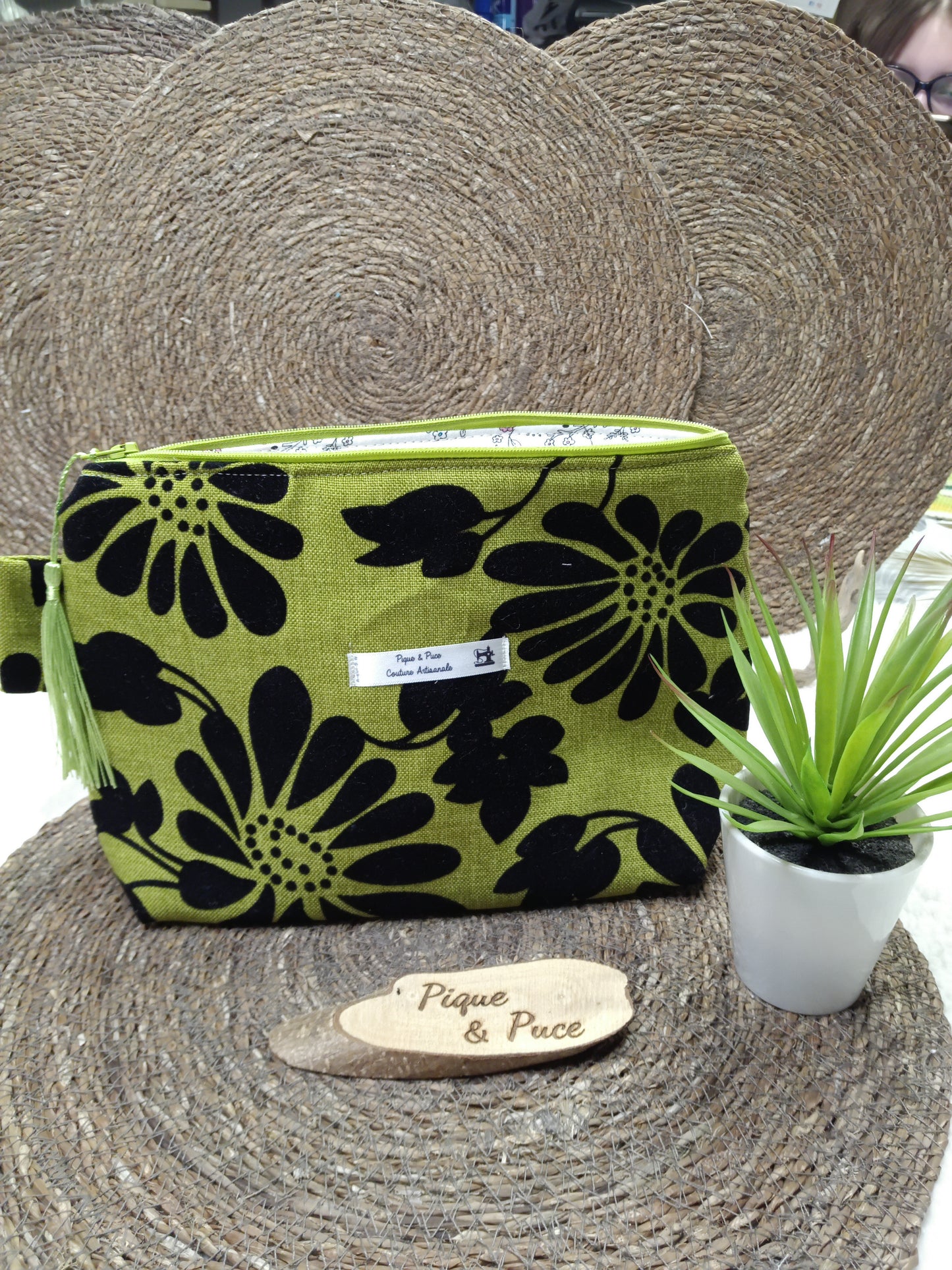 Trousse de toilette triangle