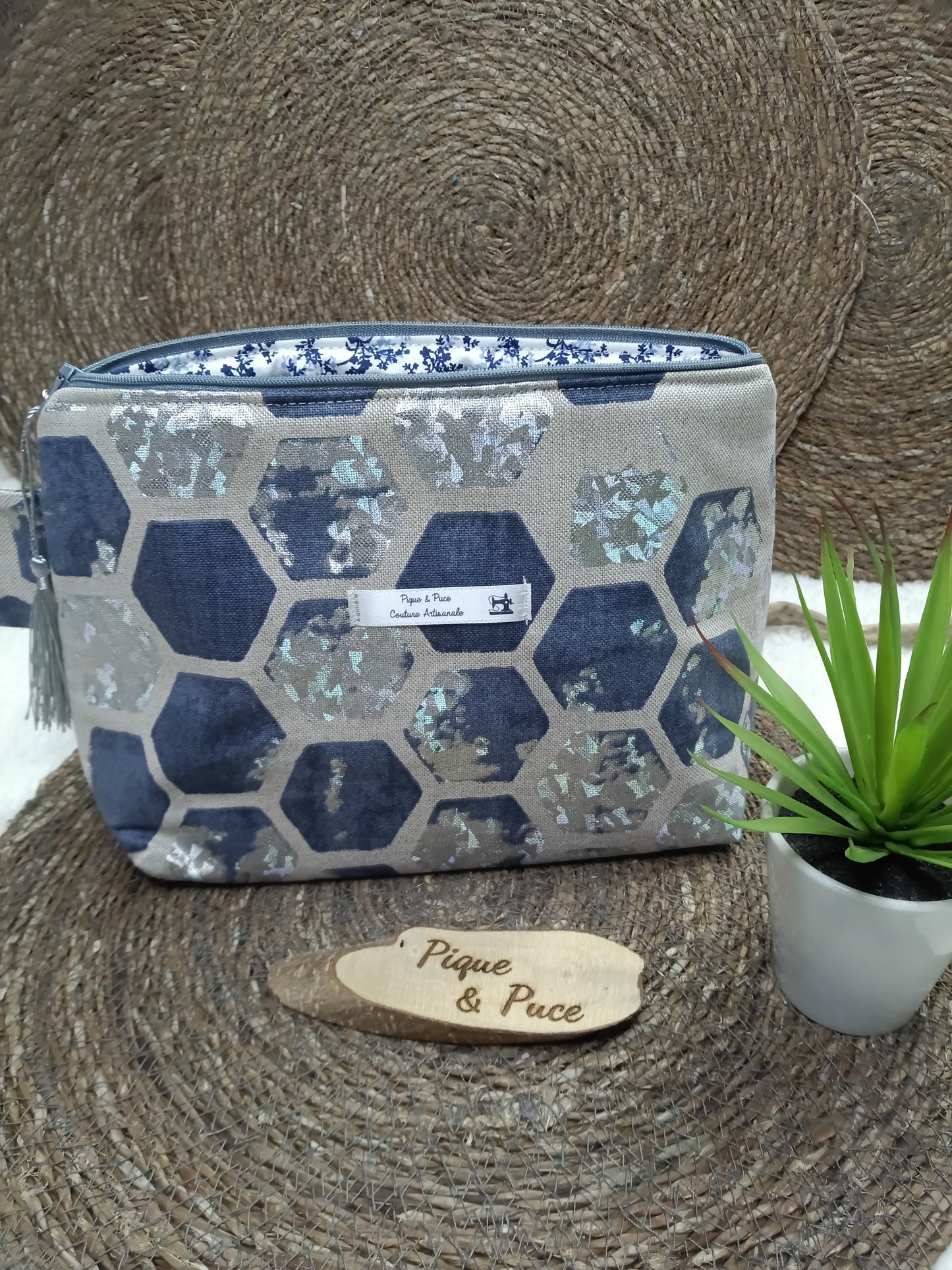 Trousse de toilette triangle