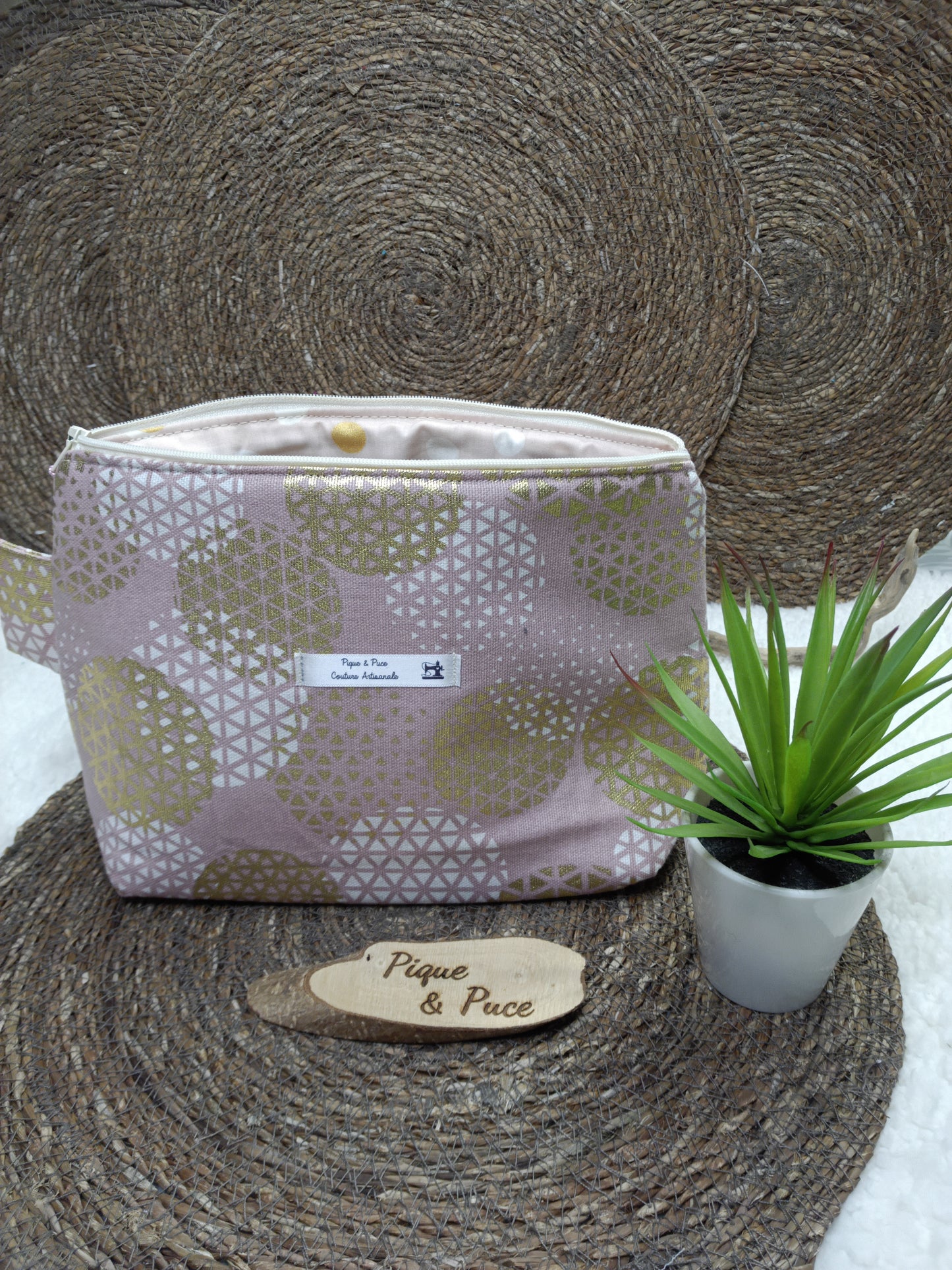 Trousse de toilette triangle