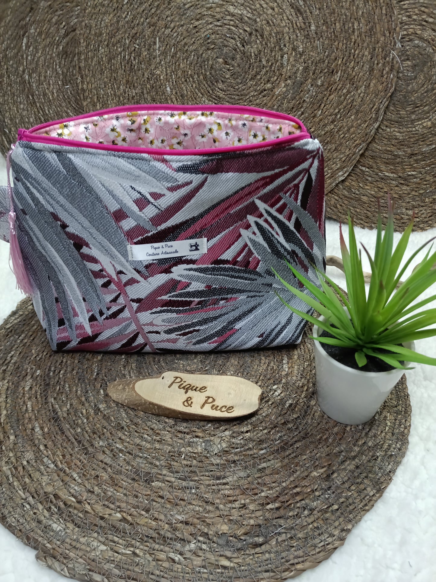 Trousse de toilette triangle
