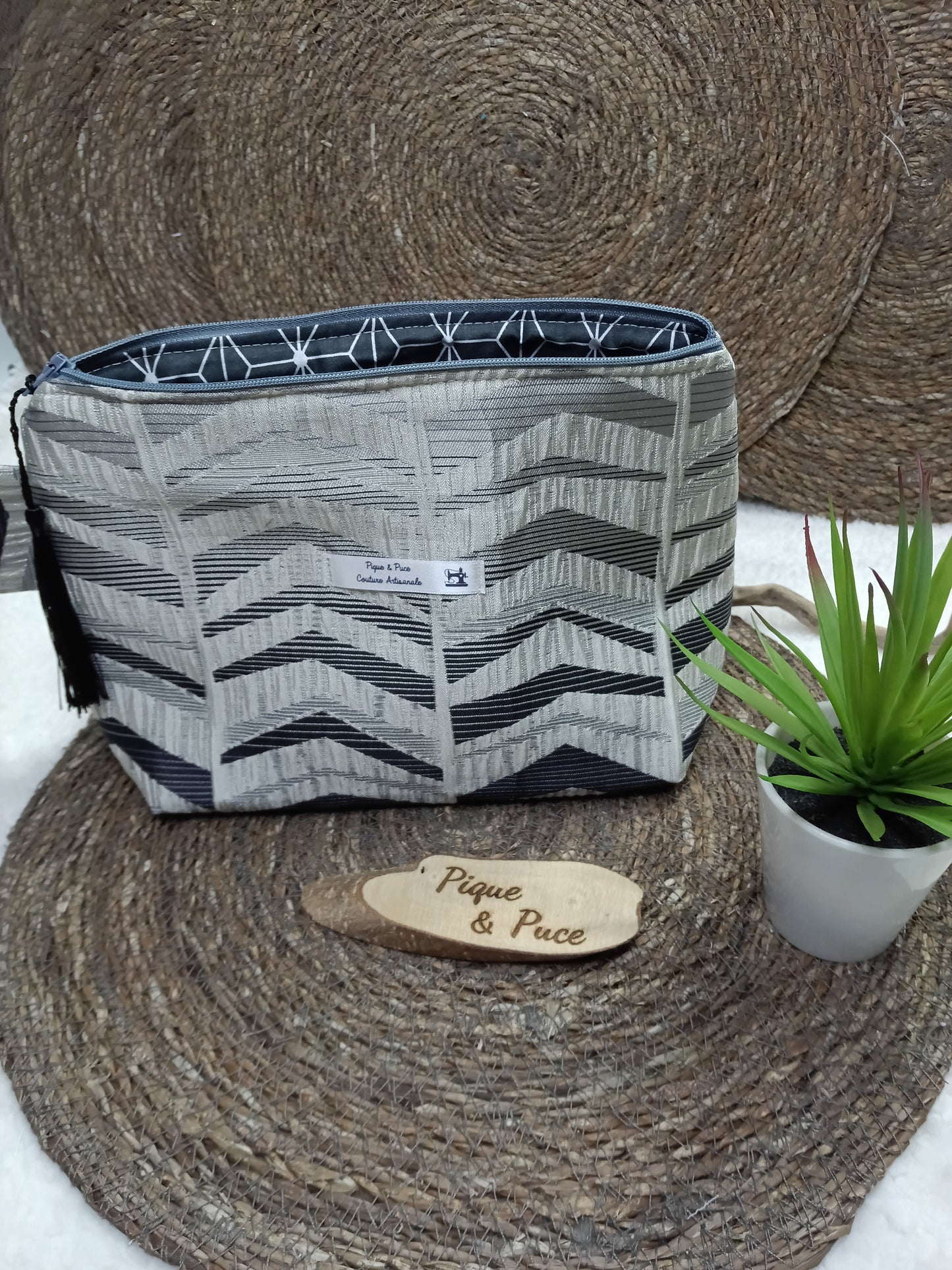Trousse de toilette triangle