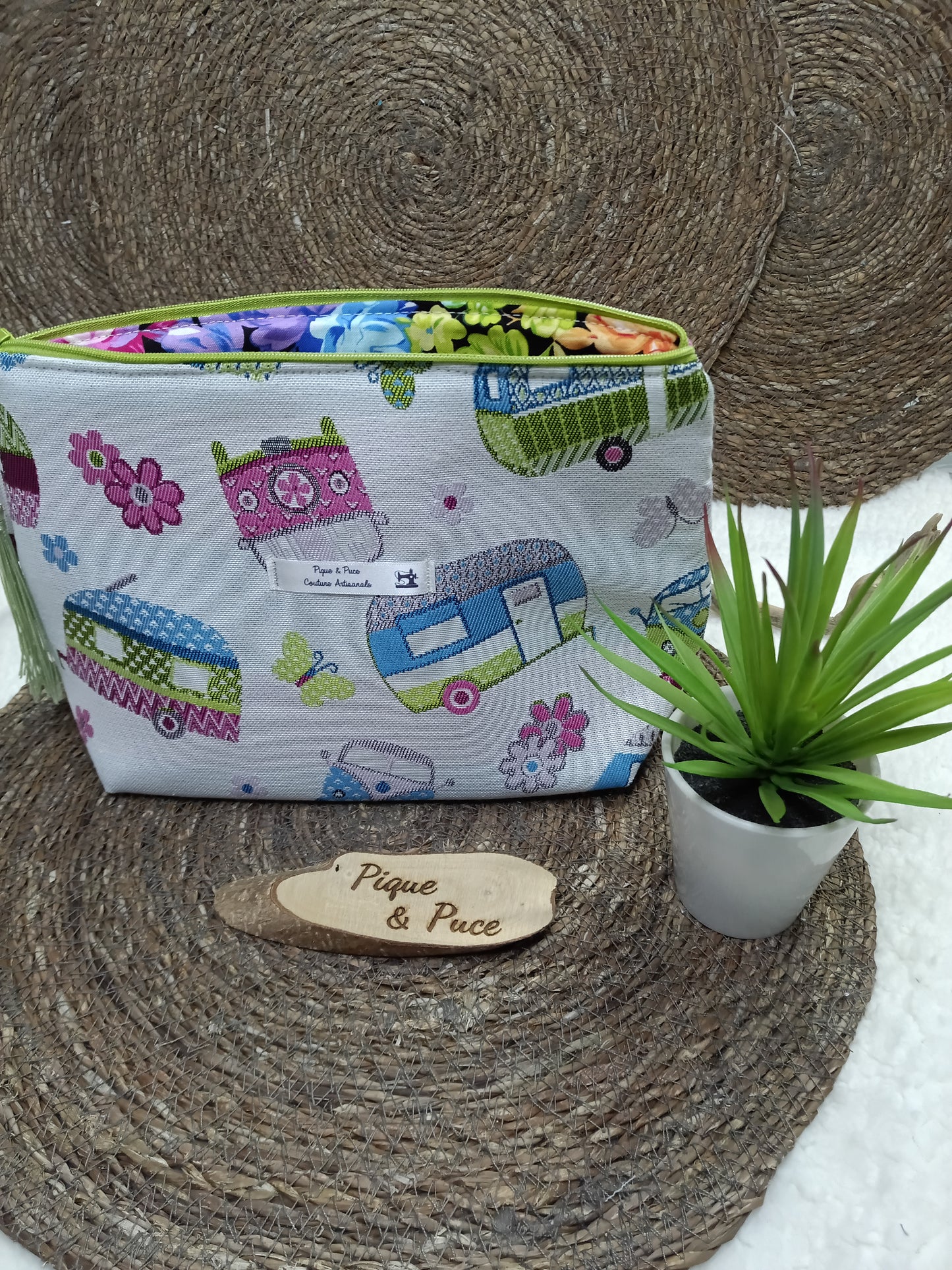 Trousse de toilette triangle