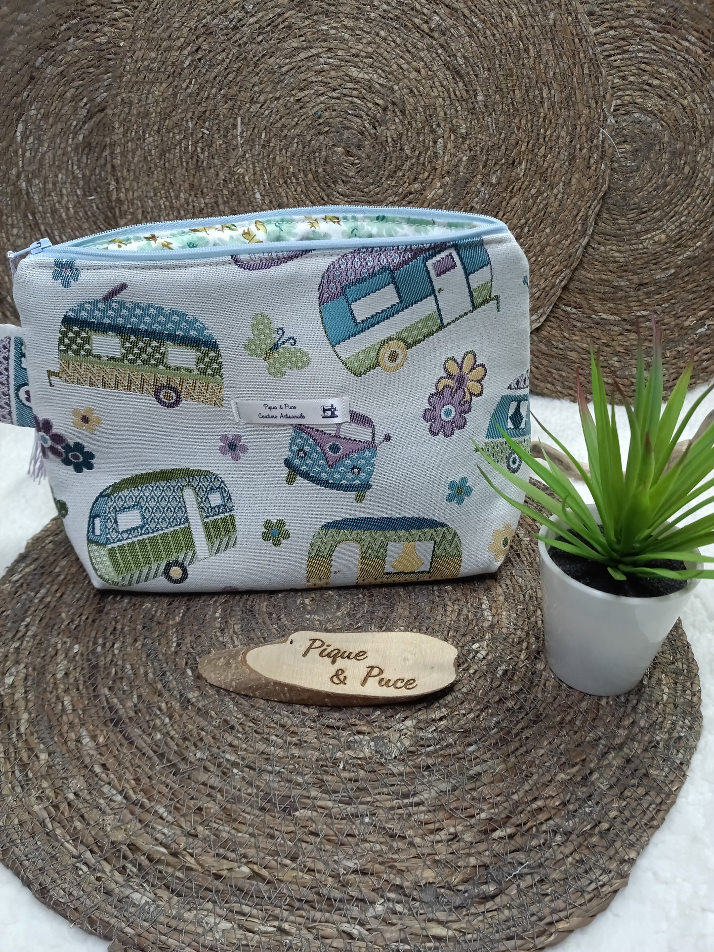 Trousse de toilette triangle