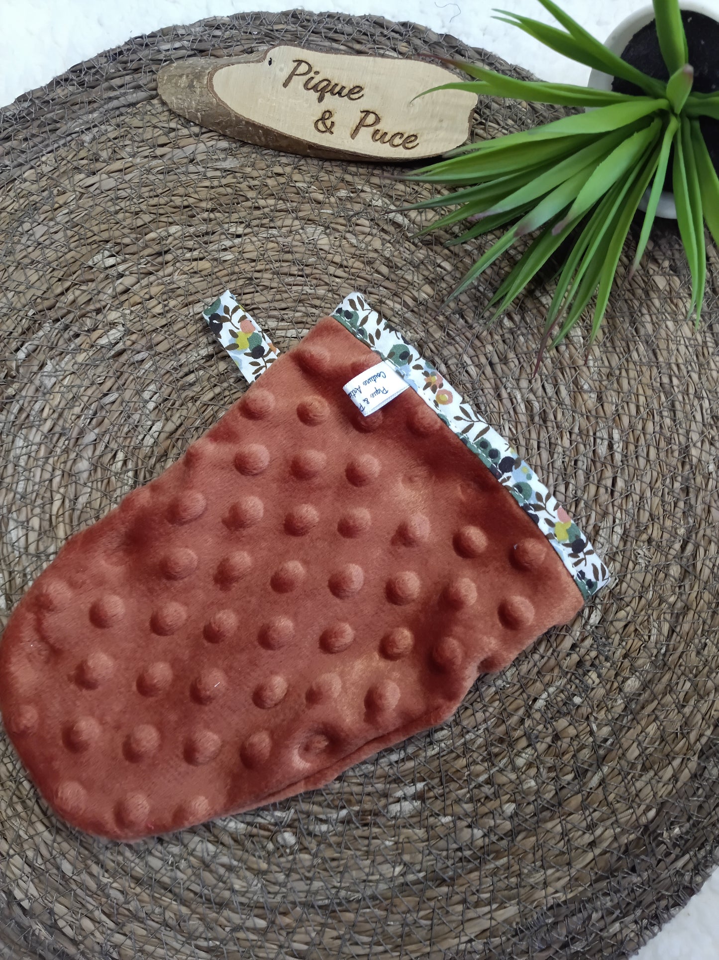 Gant démaquillant magique