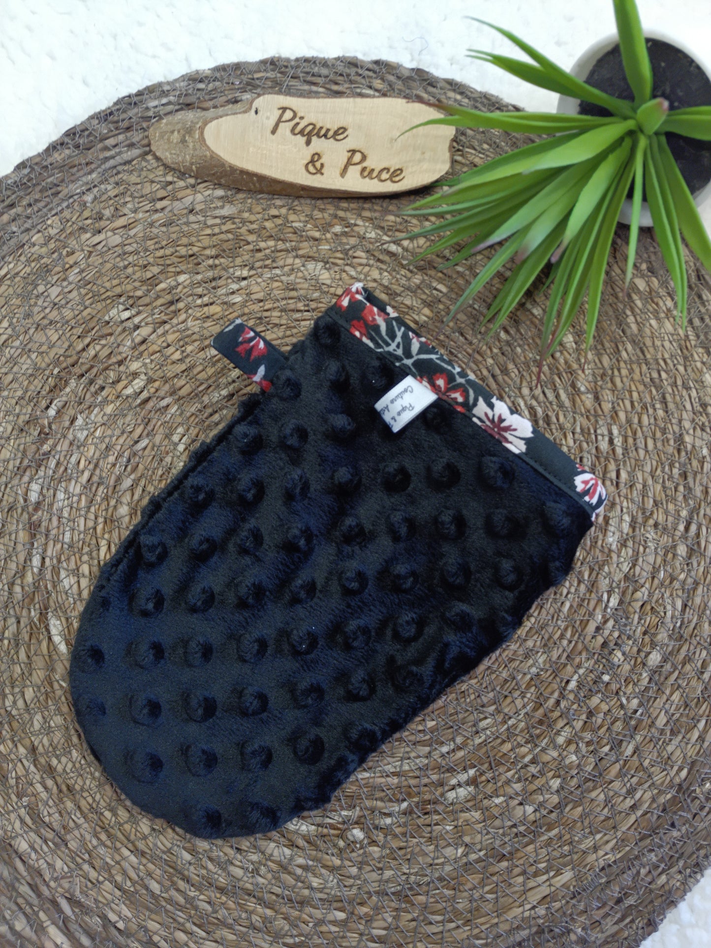 Gant démaquillant magique