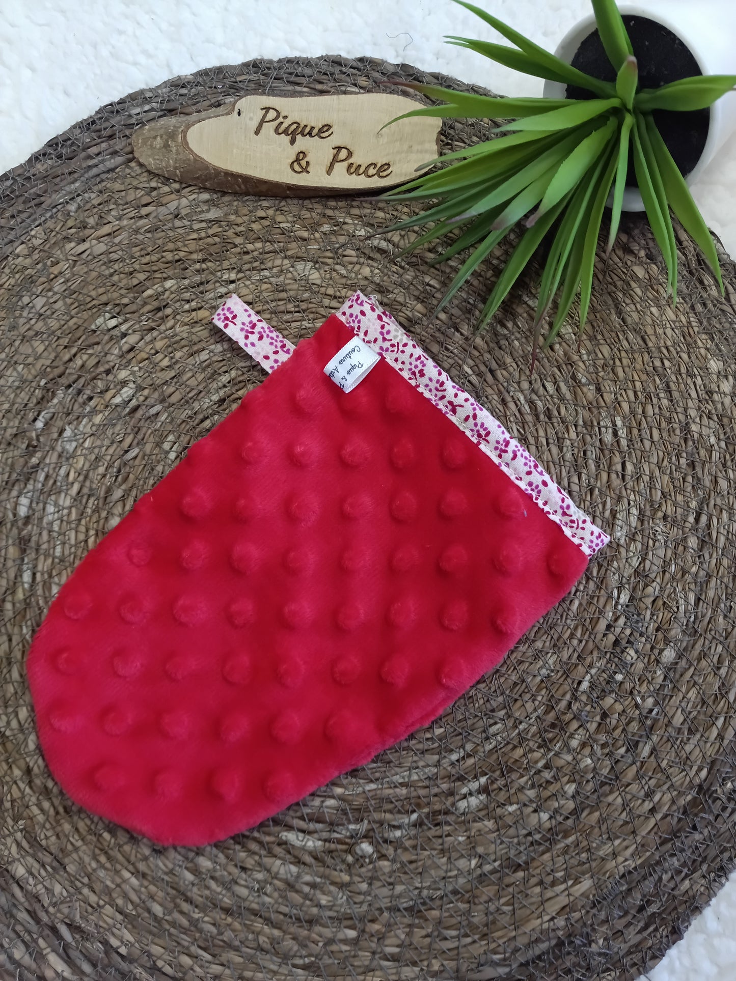 Gant démaquillant magique