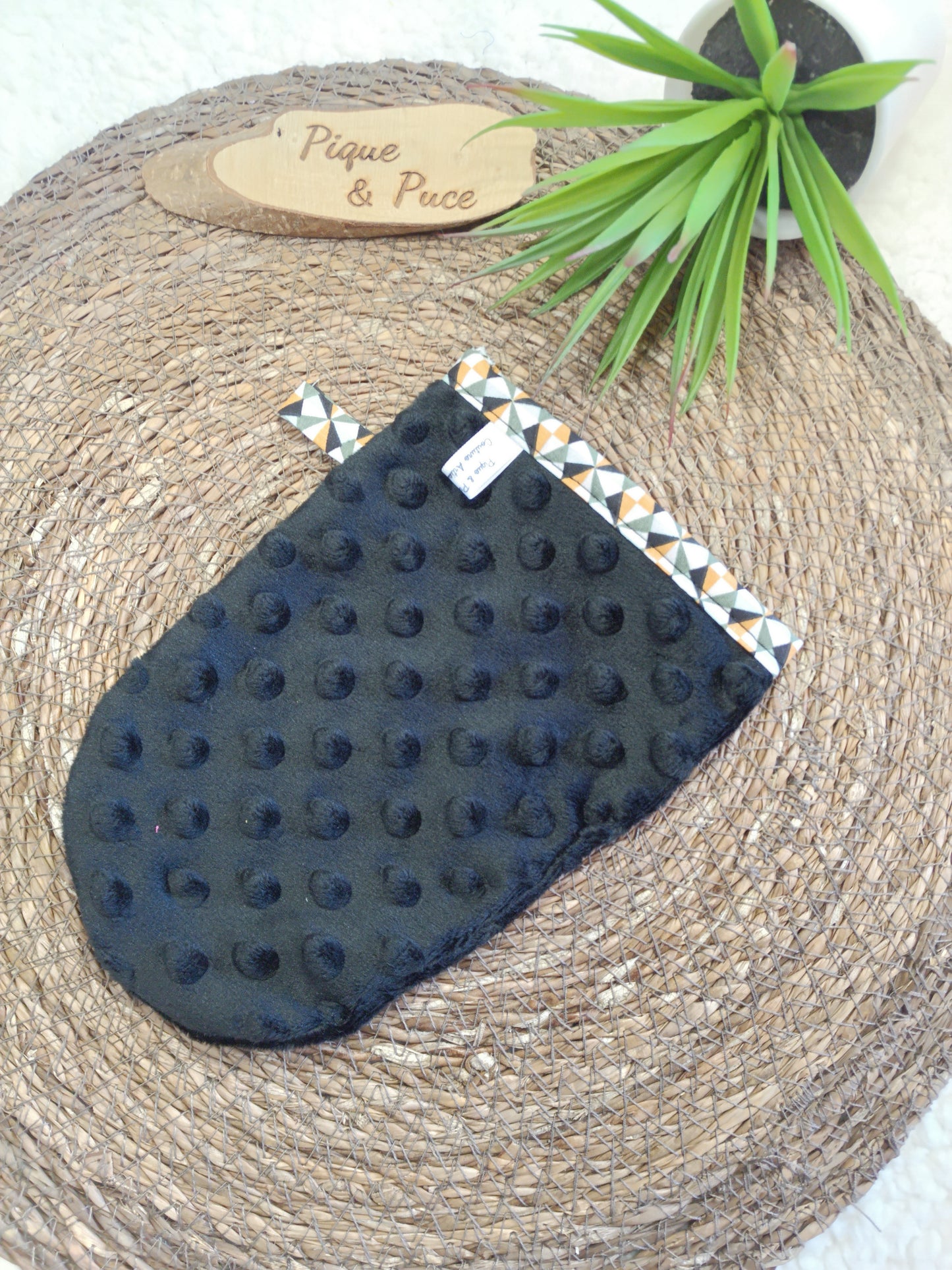 Gant démaquillant magique