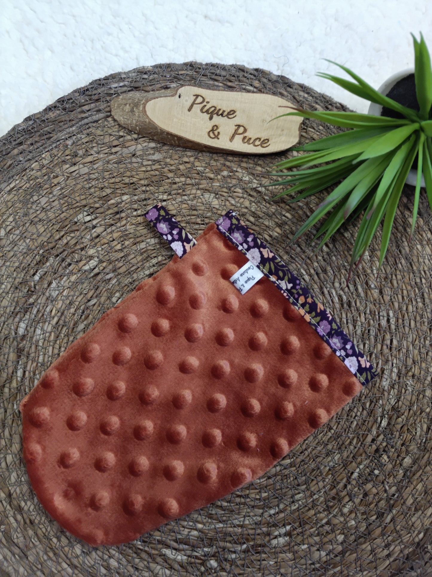 Gant démaquillant magique