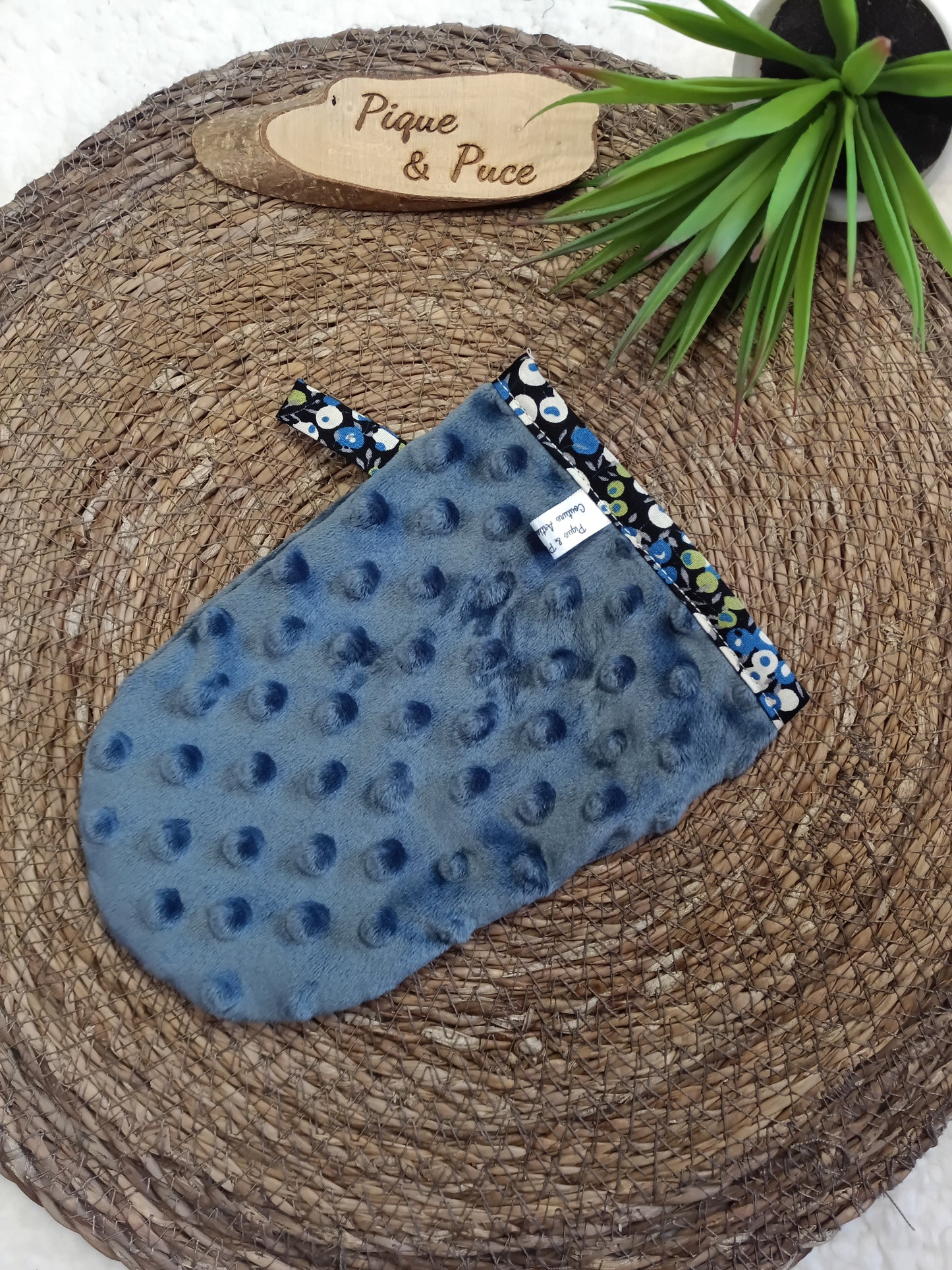 Gant démaquillant magique