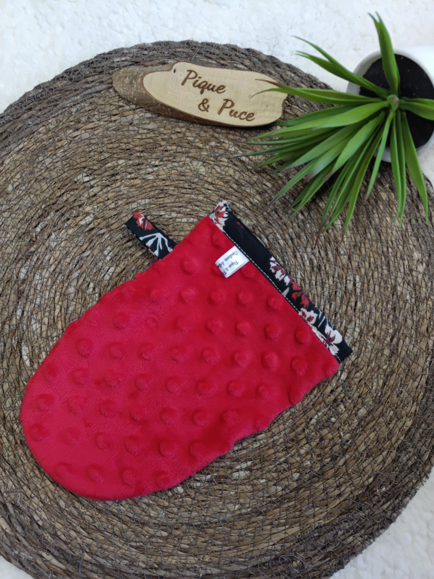 Gant démaquillant magique