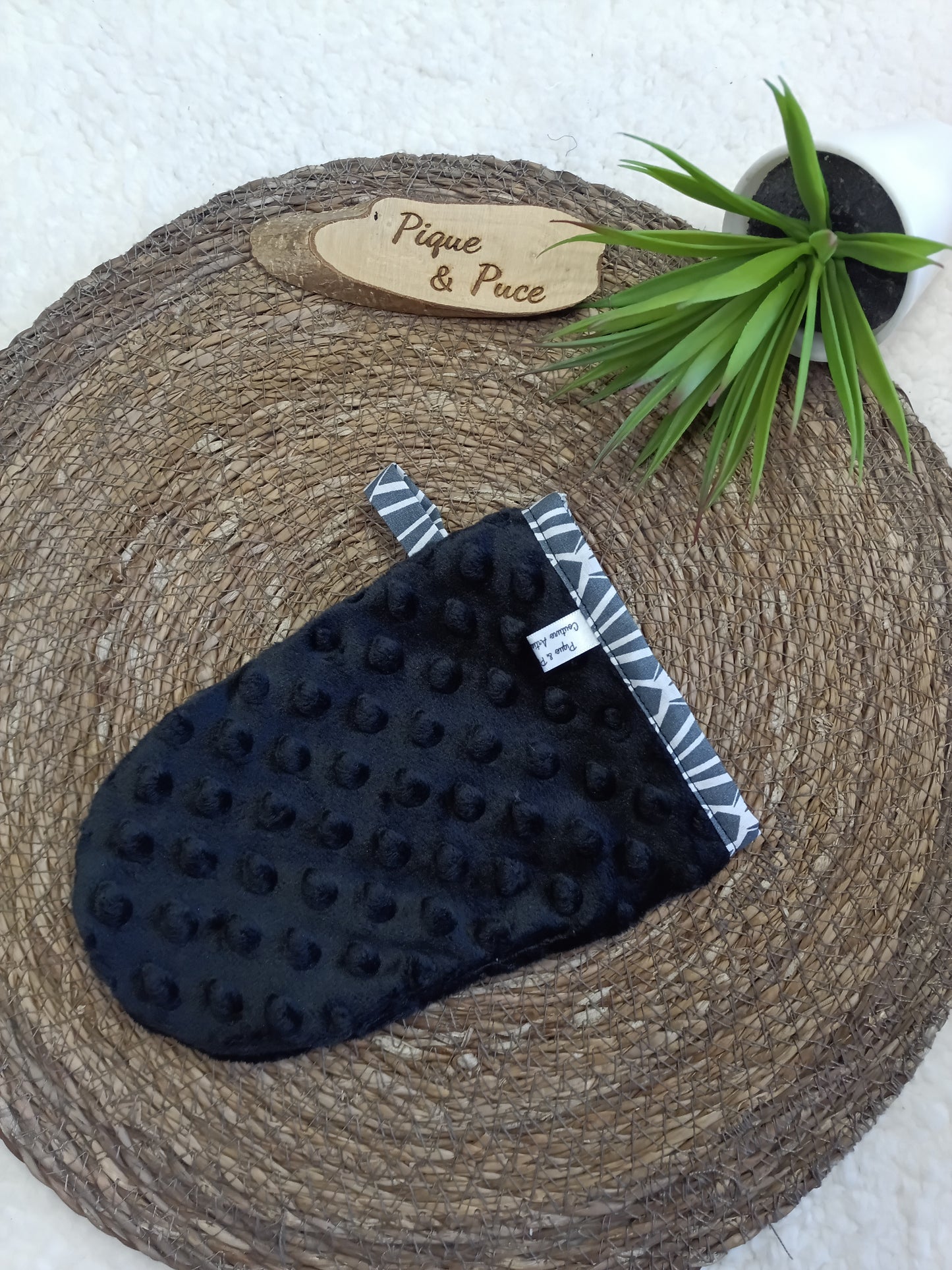 Gant démaquillant magique