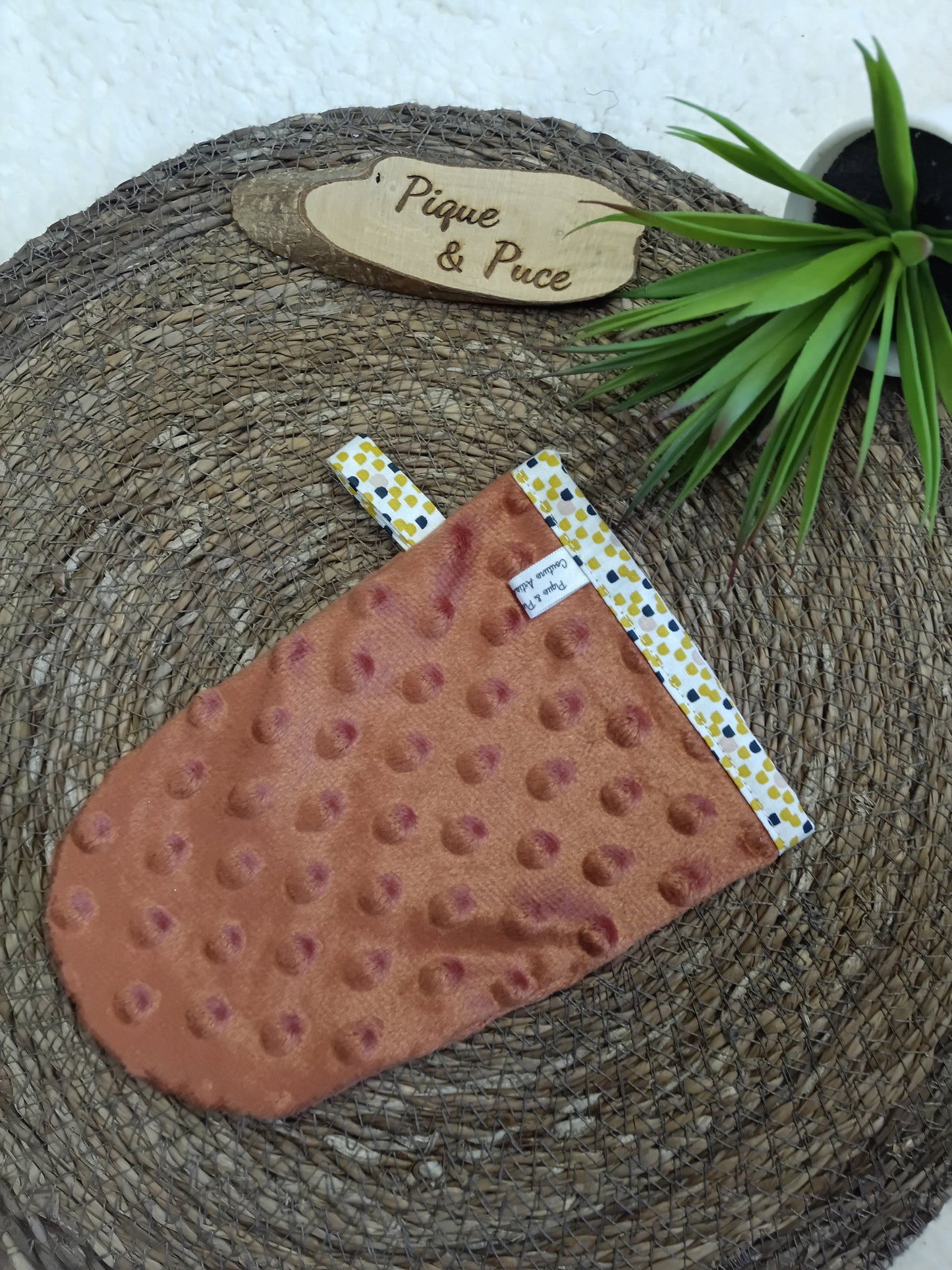 Gant démaquillant magique