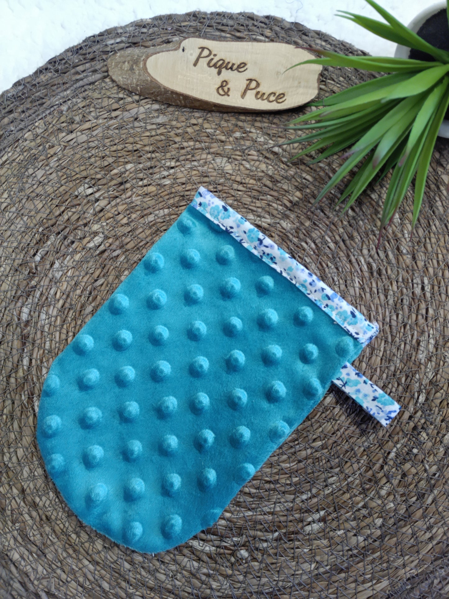 Gant démaquillant magique