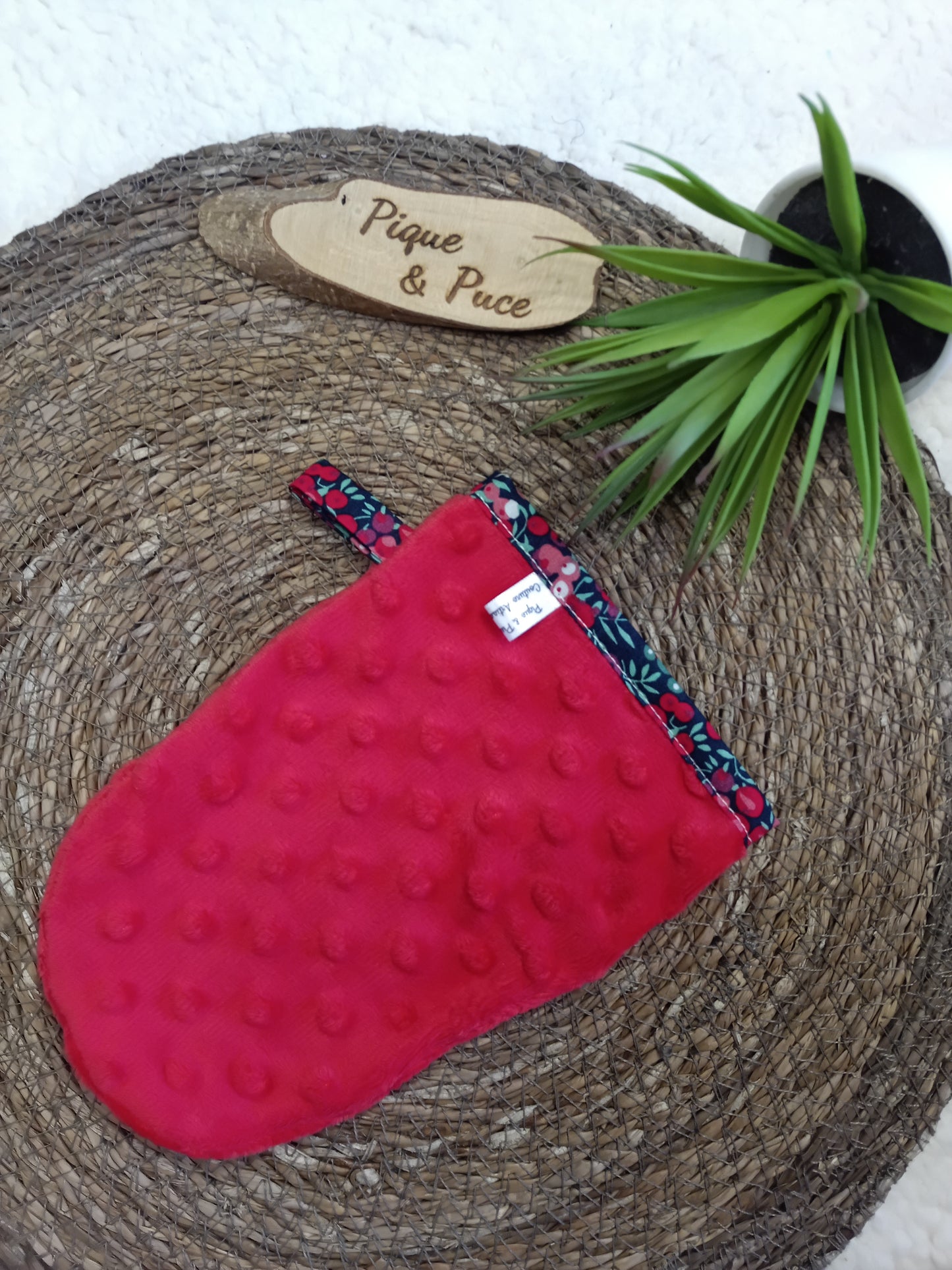 Gant démaquillant magique