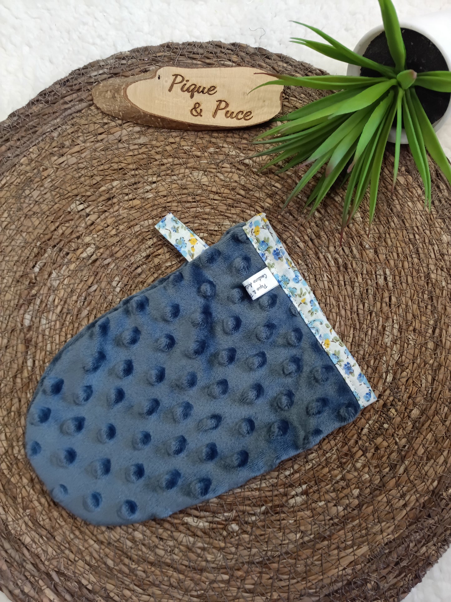 Gant démaquillant magique