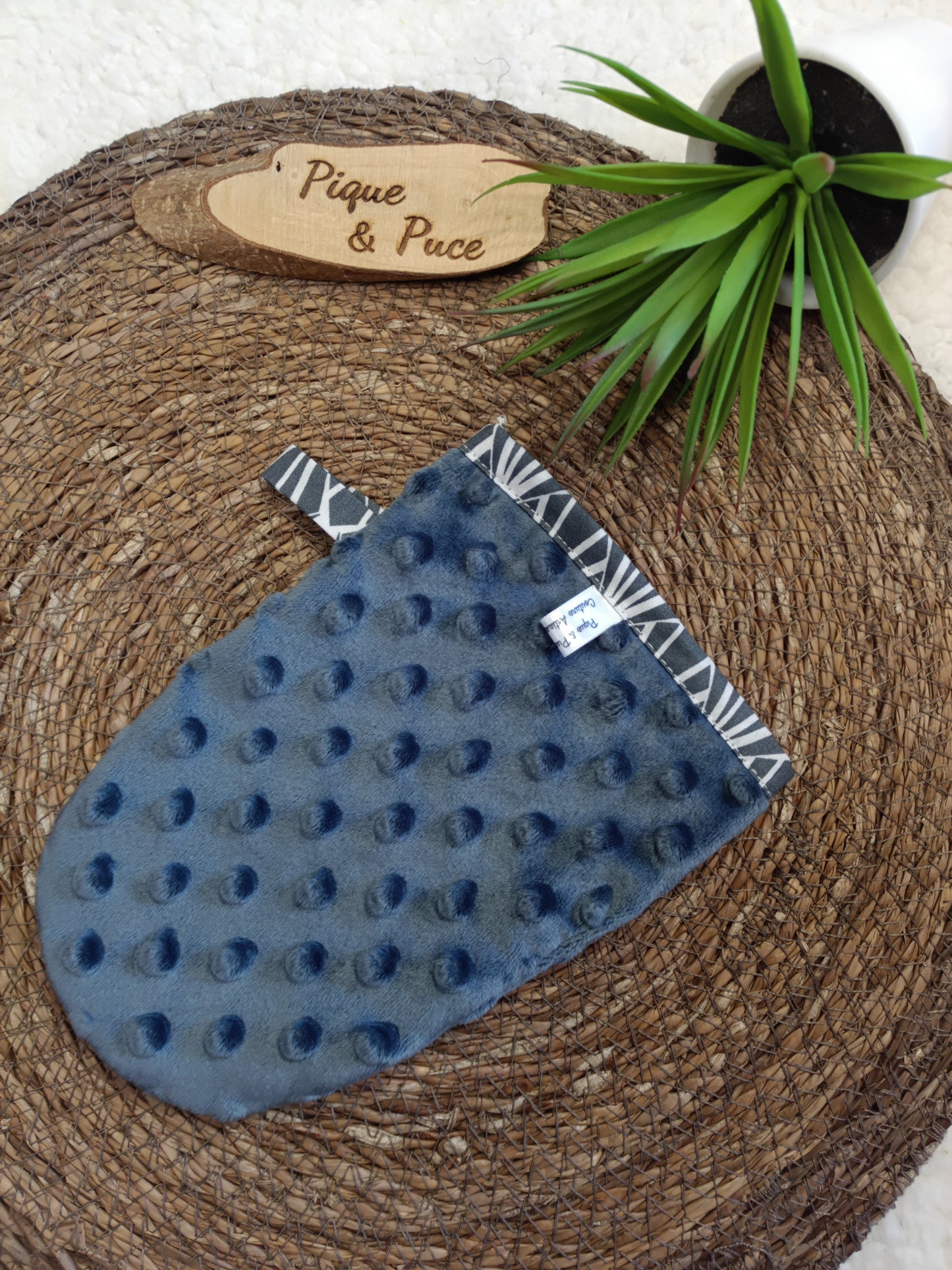 Gant démaquillant magique